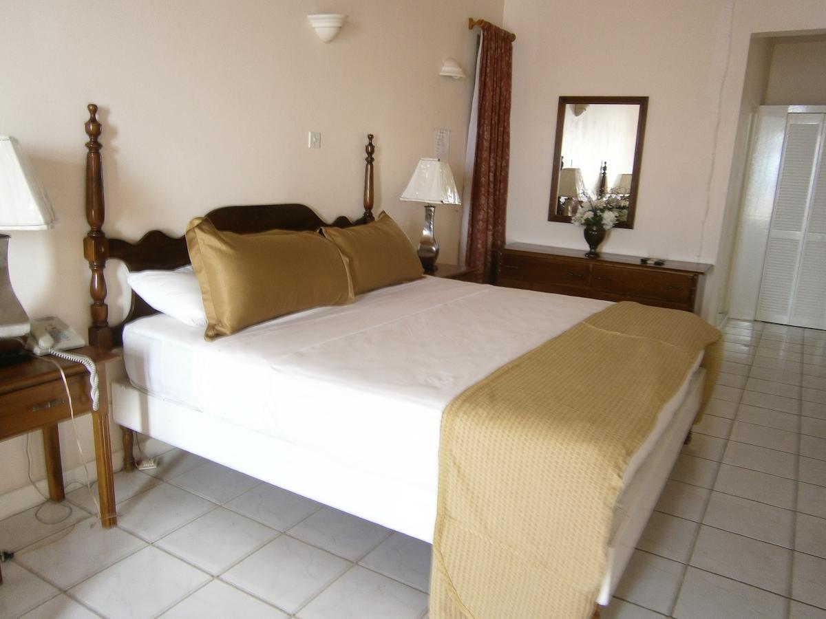 Whispering Bamboo Cove Resort Belfast Habitación foto
